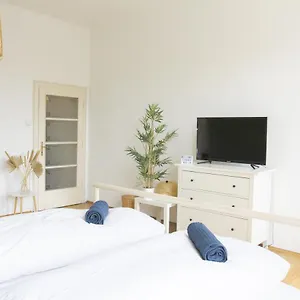  Apartment Sunny Near Belvedere Castle