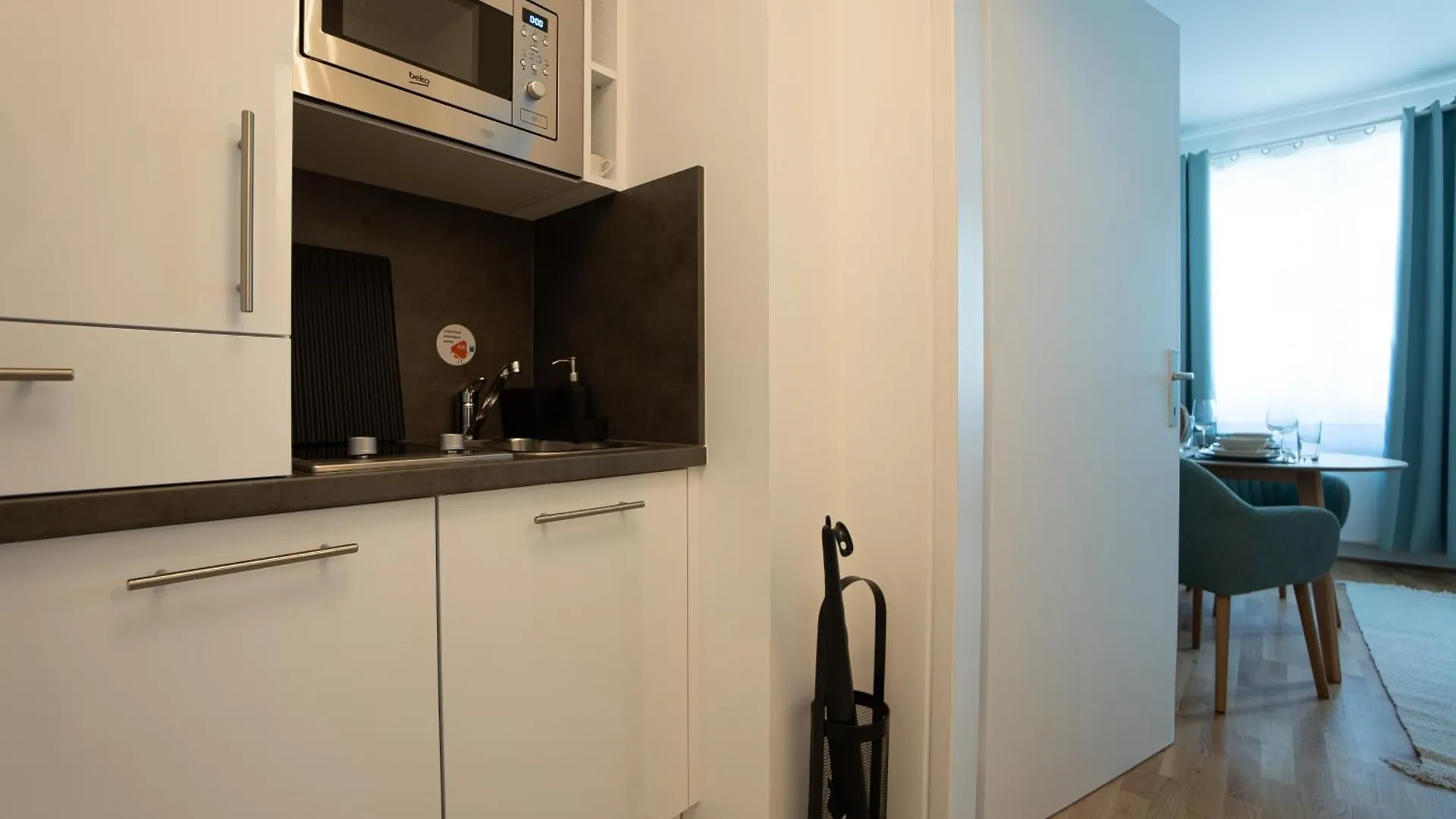 Bright Modern Studio In Center With A Queen Bed Vienna