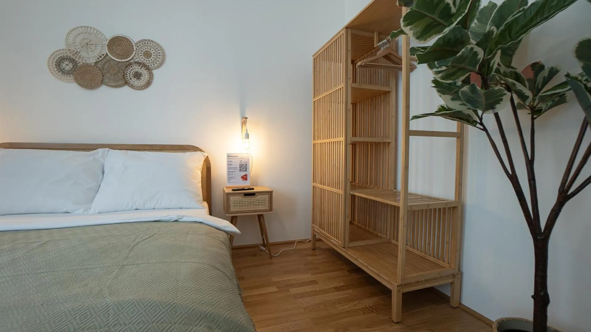 Bright Modern Studio In Center With A Queen Bed Vienna Apartment