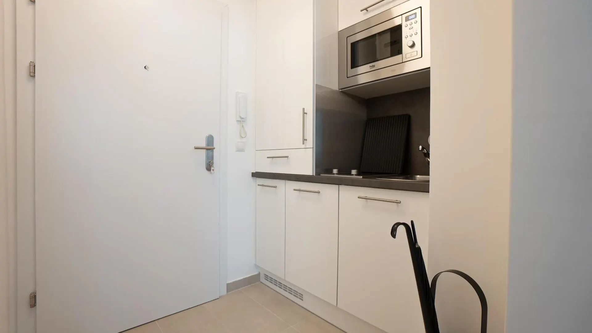 Bright Modern Studio In Center With A Queen Bed Vienna Apartment
