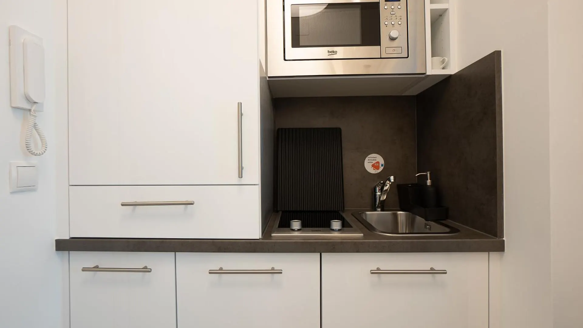 Bright Modern Studio In Center With A Queen Bed Vienna 0*,  Austria