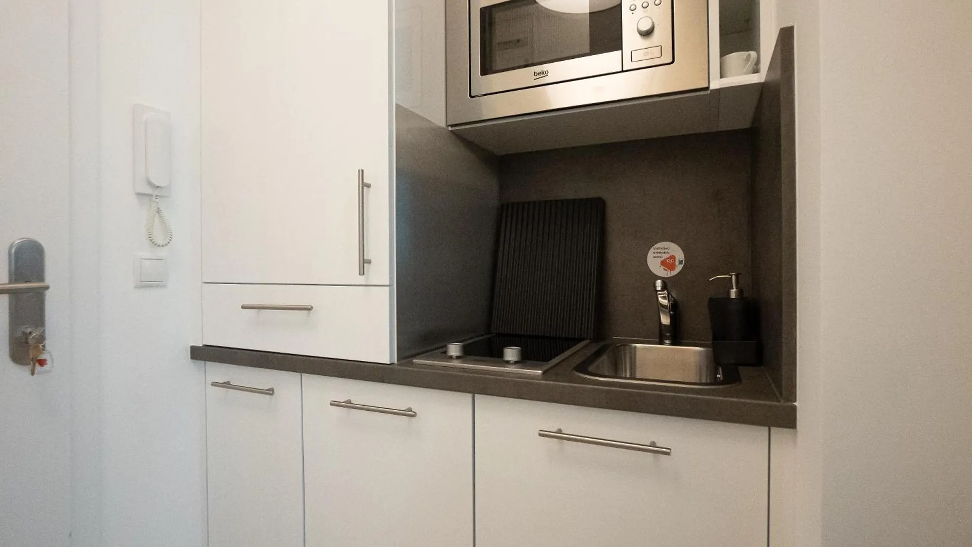 Apartment Bright Modern Studio In Center With A Queen Bed Vienna