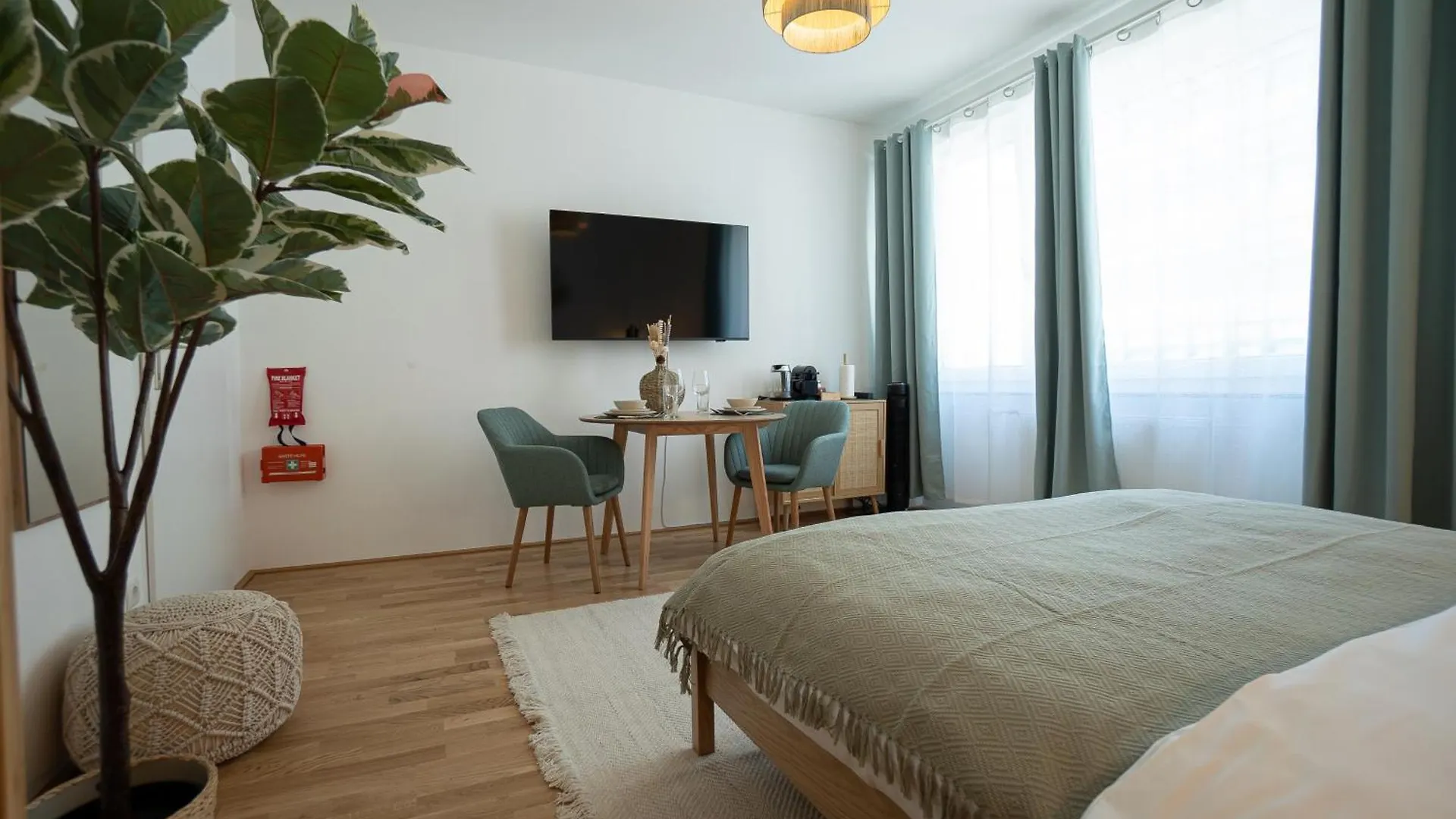 Bright Modern Studio In Center With A Queen Bed Vienna 0*,